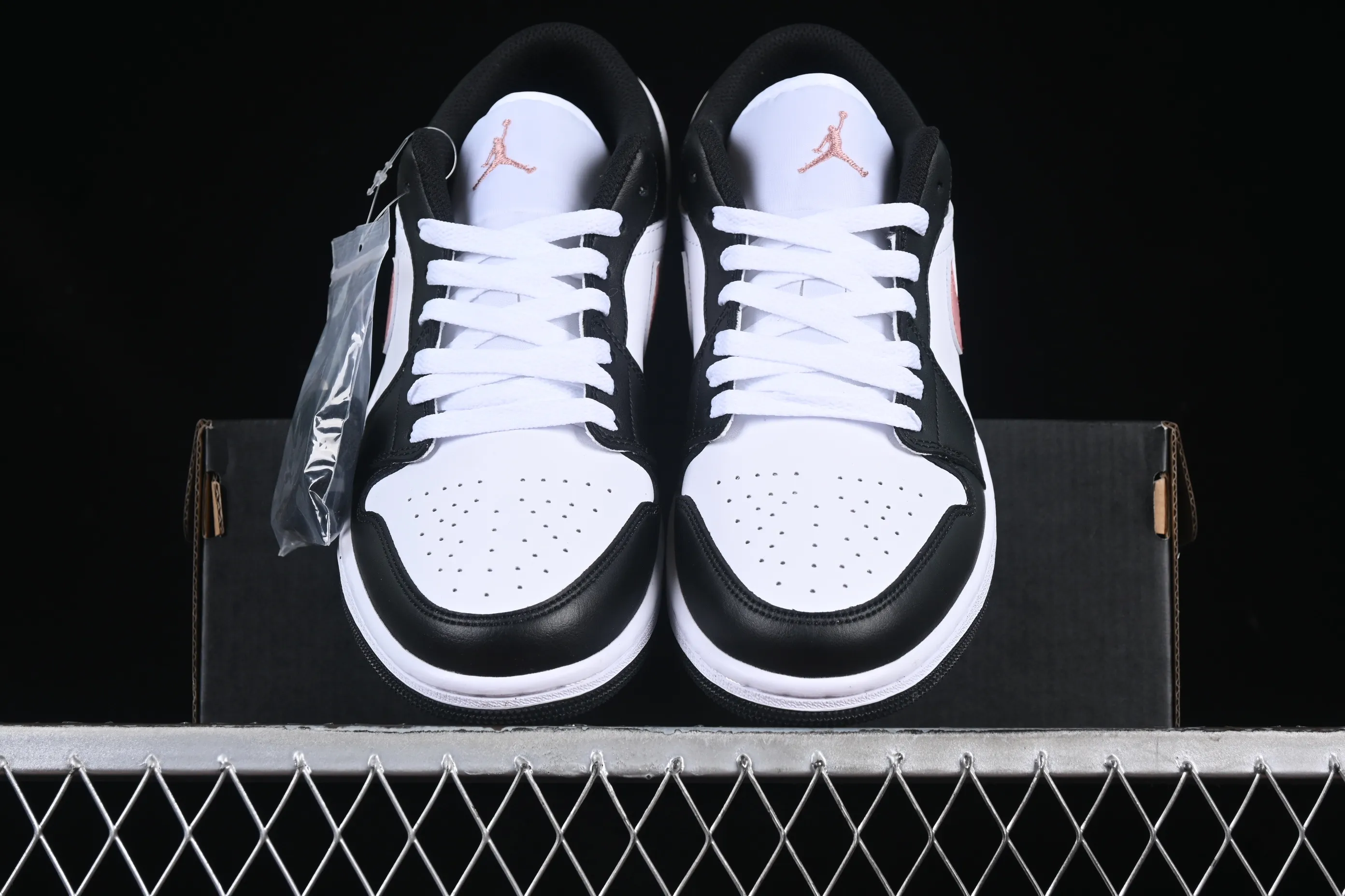 All categories Air Jordan Jordan series basketball shoes Air Jordan 1 Low Air Jordan 1 Low AJ1 Joe 1 black and white low-top cultural and leisure sports sneakers 553558-165